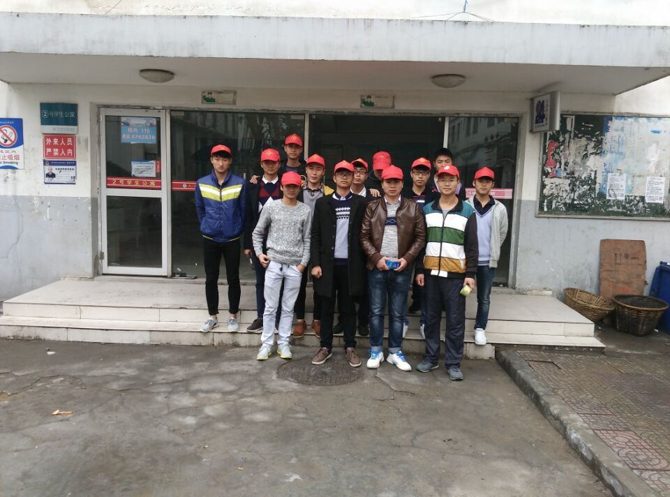 电气工程学院开展寝室布网线志愿服务活动.