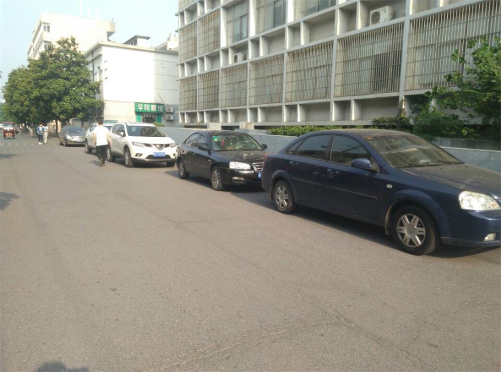 电气工程学院党员“爱心车队”欢送毕业生