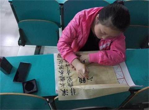 电气工程学院举行“墨舞九职 笔绘青春”现场书画大赛