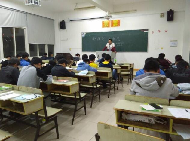 自动化(本)1501班成功举办班级活动.