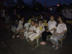 电气工程学院“筑梦电气”科技支农帮扶服务队在濂溪区虞家河乡虞家河中心小学开展“观看露天电影”活动.